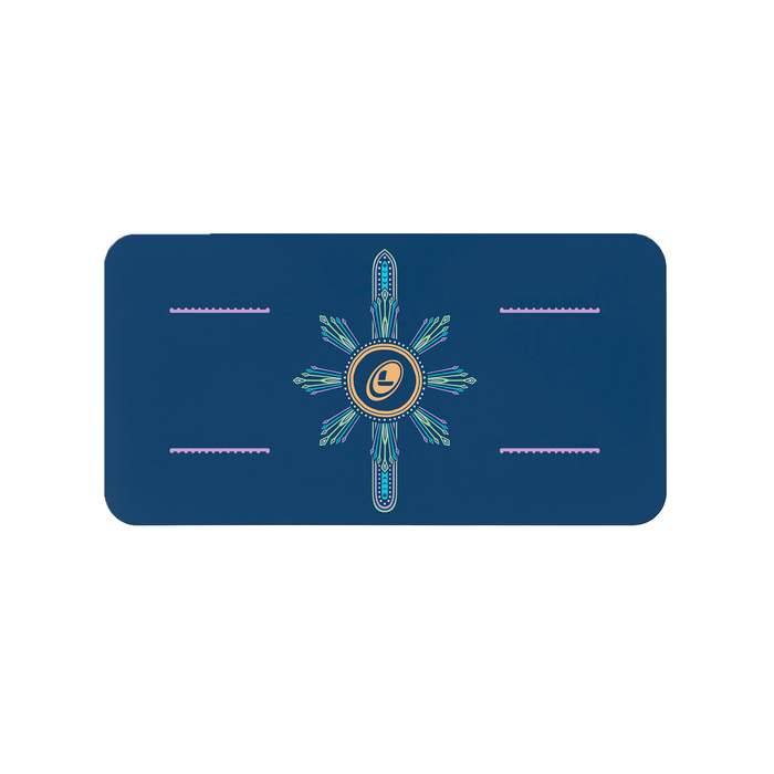 Liforme Cosmic Moon Yoga-Pad wird gezeigt cosmic moon Design, Blau Farbgebung mit AlignForMe® Haltungsausrichtung und rutschfeste, umweltfreundliche Oberfläche