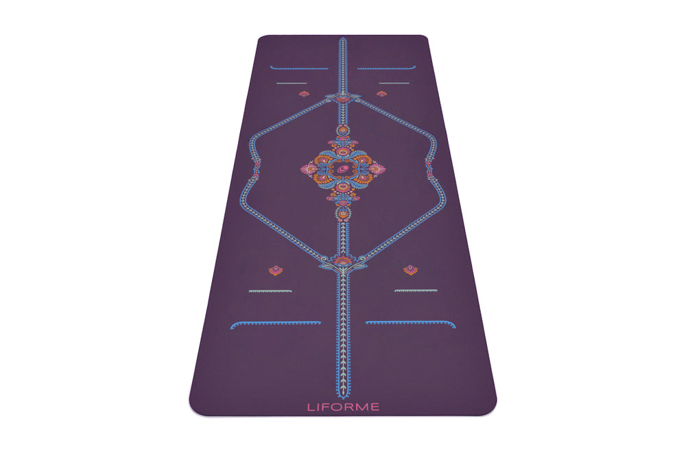 Liforme Yoga Mat - The World's Best Eco-Friendly, Non Slip Yoga Mat With  The ORIGINAL Unique Alignment Marker System. Biodegradable Mat Made With  Natural Rubber & A Warrior-like Grip - Blue: Buy