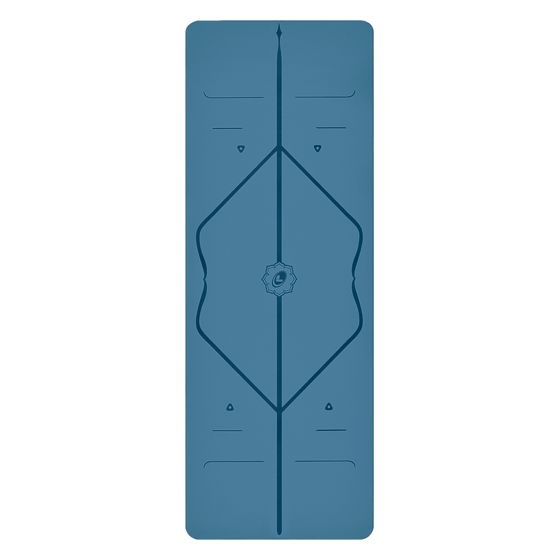 VNP Liforme Classic Travel Yoga Mat Blue - manipulé