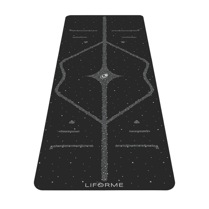Liforme Magic Galaxy Yogamat - Zilver met vooraanzicht, Zwart kleurstelling met AlignForMe® houdingsuitlijning en antislip milieuvriendelijk oppervlak