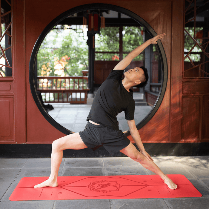 «Casi perfecta» Zodiac Rojo Esterilla de yoga con ratones
