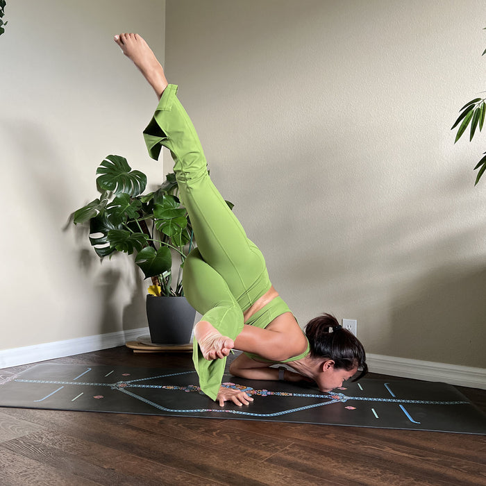 «Casi perfecta» Mindful Garden Gris Esterilla de yoga de viaje