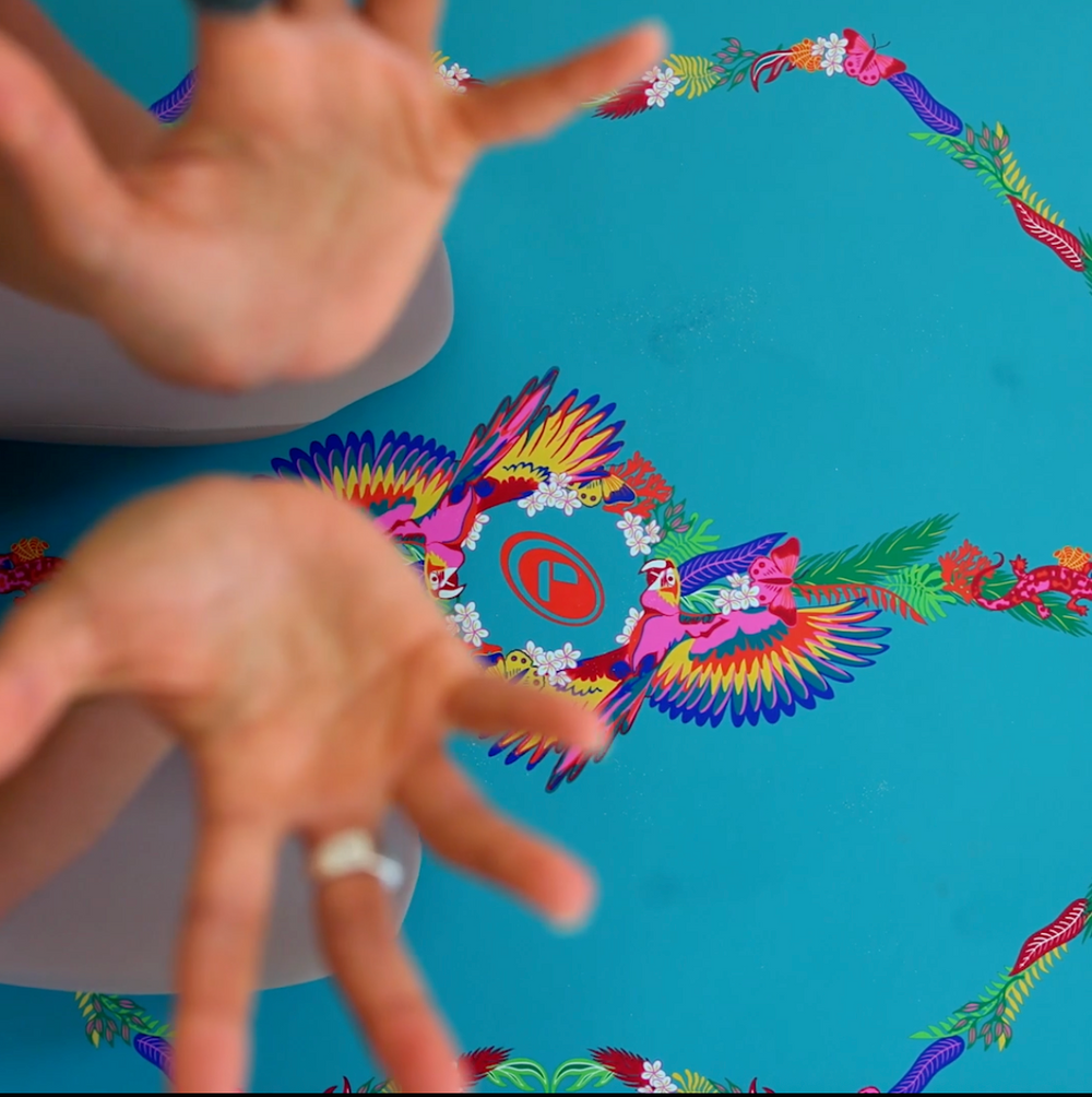 Video of the Aqua Teal Tropical Paradise Liforme Yoga Mat
